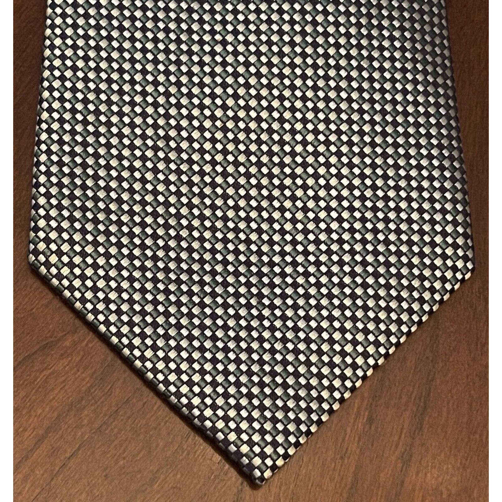 Geoffrey Beene Green Hand Made 100% Silk Men’s Neck Tie Made In China